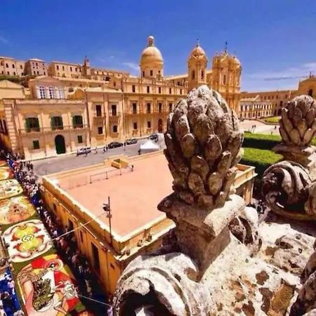 Casa Vacanza Zeus Noto Buitenkant foto
